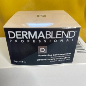 Dermablend Illuminating Banana Powder - Black and Cream (18g)